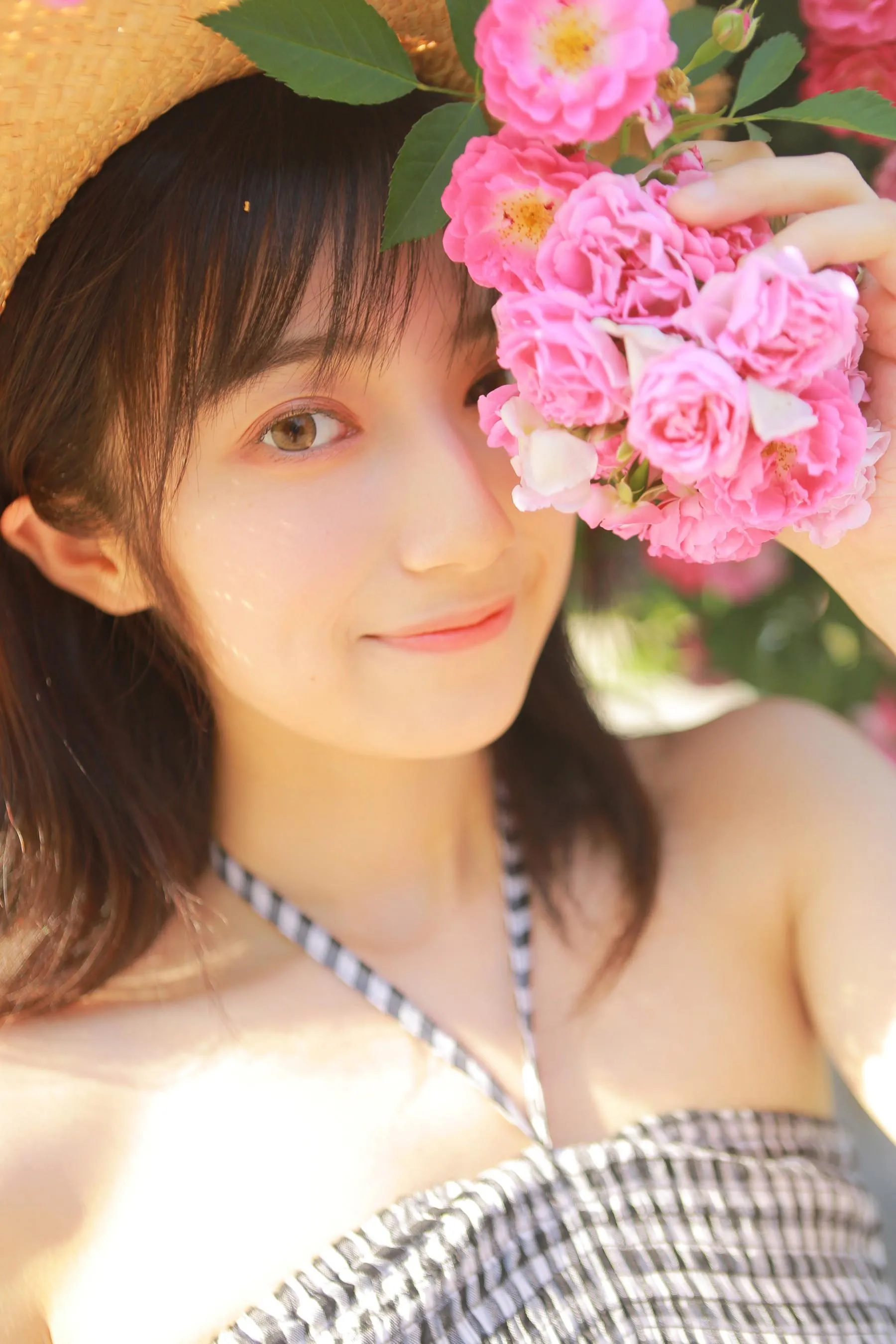 [艺图语] 2022.05.18 蔷薇迟开 月半了吧 [28P]插图9